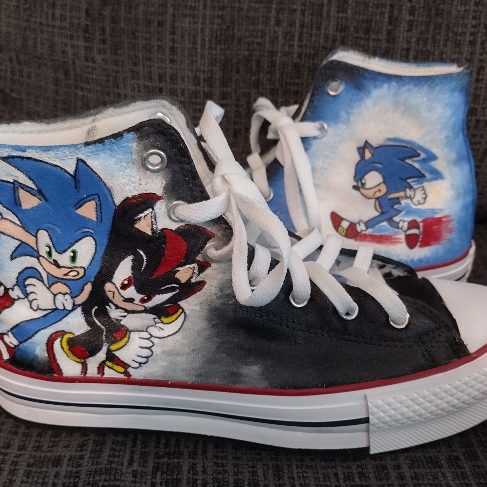 Sonic Painted Converse high tops. Size big kid 6